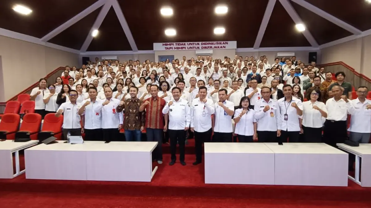 Pemerintah Kabupaten Bangli menggelar sosialisasi pemanfaatan AI pada smartboard (Interactive Flat Panel/IFP) bagi kepala satuan pendidikan jenjang SD dan SMP se-Kabupaten Bangli di Gedung Bukti Mukti Bhakti (BMB), Kantor Bupati Bangli, Rabu (8/7) kemarin. (Istimewa) 