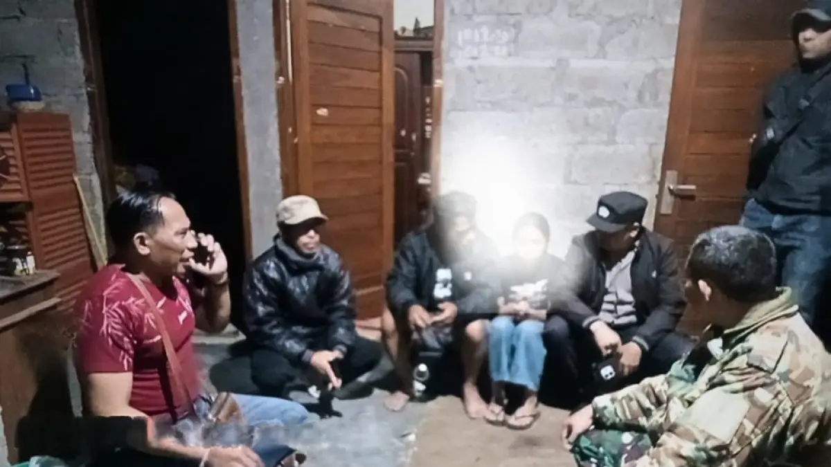 Polisi meminta keterangan terkait peristiwa penganiayaan yang dilakukan ayah kandung terhadap anaknya sendiri di Desa Wanagiri, Kecamatan Sukasada, Buleleng.(Foto Polres Buleleng)&nbsp;