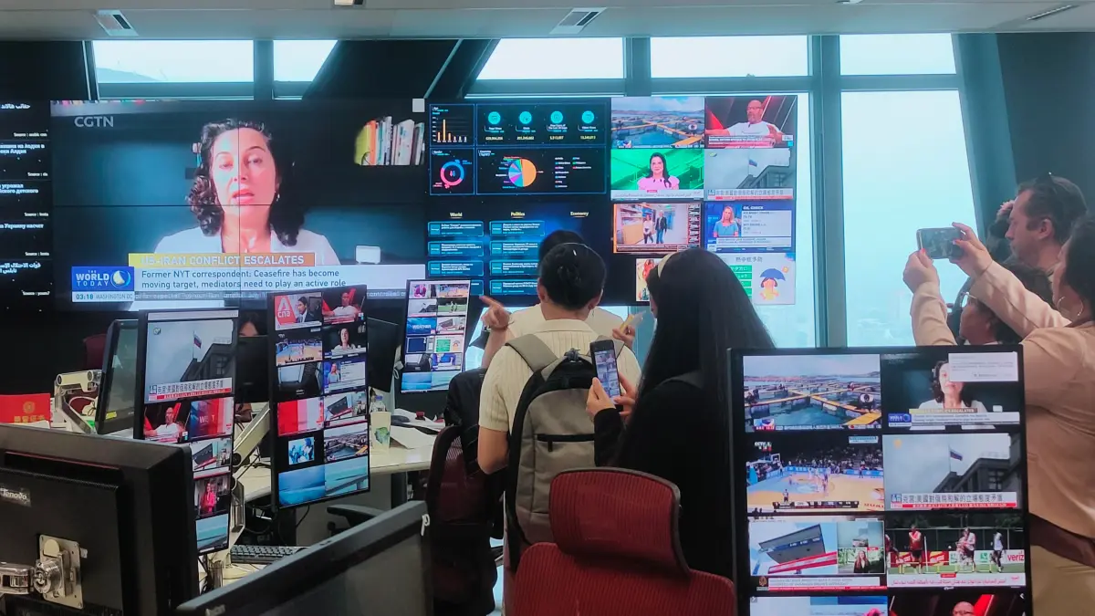 Suasana ruang redaksi CGTN di Gedung China Media Group, Beijing. (Foto Eka Prasetya