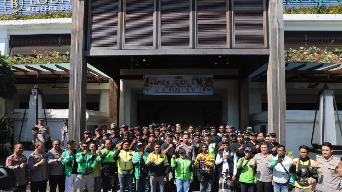 Kapolri Jenderal Polisi Drs. Listyo Sigit Prabowo, M.Si., menghadiri kegiatan Silaturahmi Sabuk Kamtibmas bersama Pecalang dan komunitas ojek online (ojol) di Bali. (Istimewa) 
