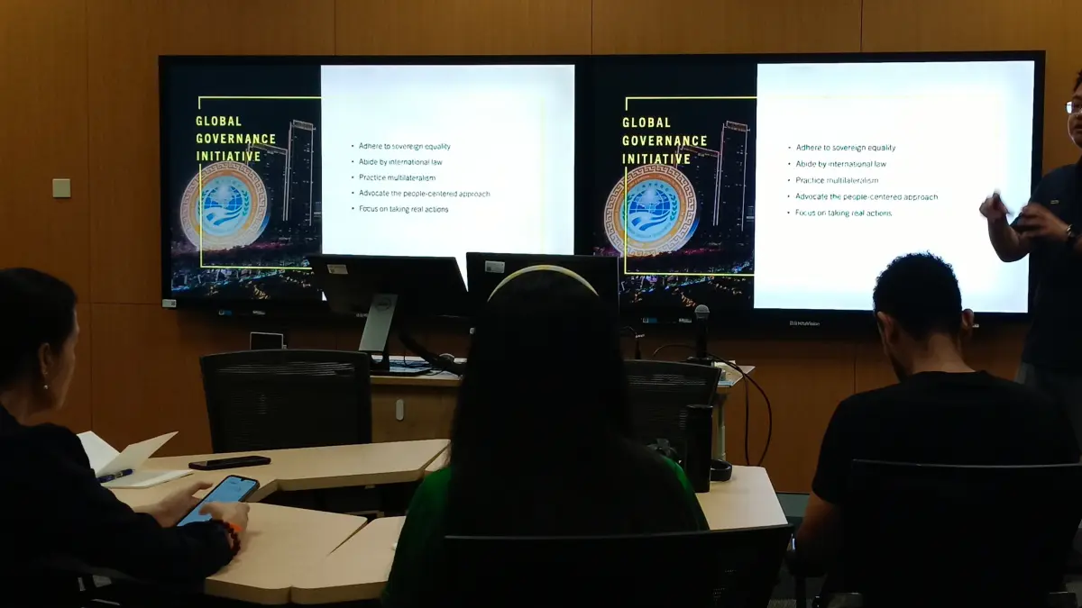 Suasana perkuliahan dan diskusi yang diikuti jurnalis peserta program CIPCC di Renmin University of China, pada Senin (13/7) lalu. (Foto Eka Prasetya)&nbsp;