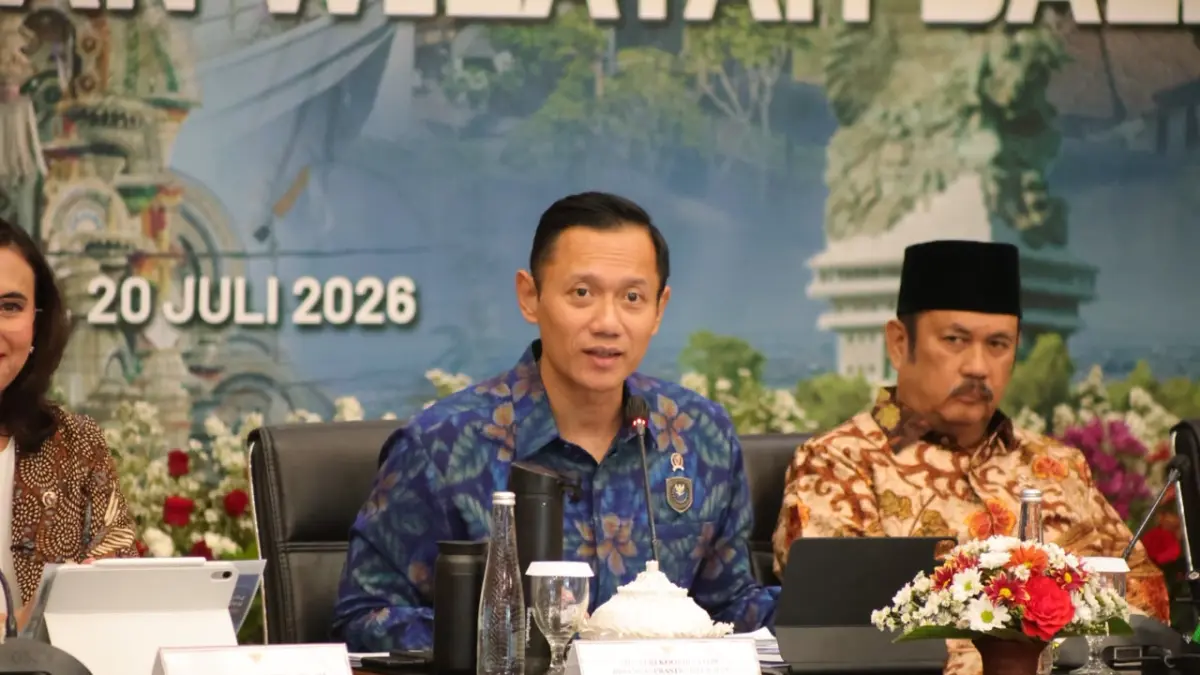 Menteri Koordinator Bidang Infrastruktur dan Pembangunan Kewilayahan Agus Harimurti Yudhoyono saat memimpin rapat koordinasi tingkat menteri pengembangan wilayah Bali di Gedung Wiswa Sabha Utama, Kantor Gubernur Bali, Senin (20/7) pagi. (Istimewa) 