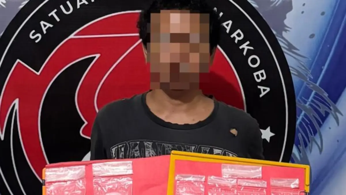 Tersangka oknum pegawai PPPK Pemkab Tabanan berinisial IGBBY alias Sepler saat diamankan di Markas Polres Tabanan. (Istimewa) 