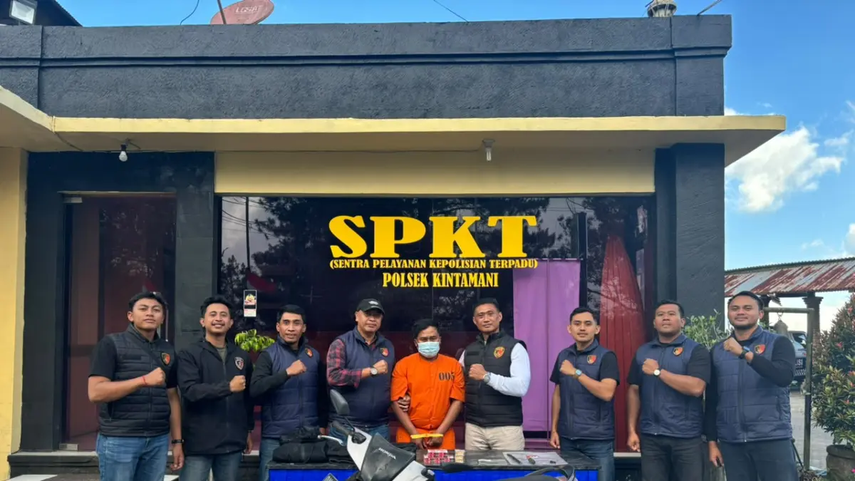Pelaku bobol tolo dan curi motor diamankan di Polres Klungkung. (Foto Humas Polres Klungkung)
