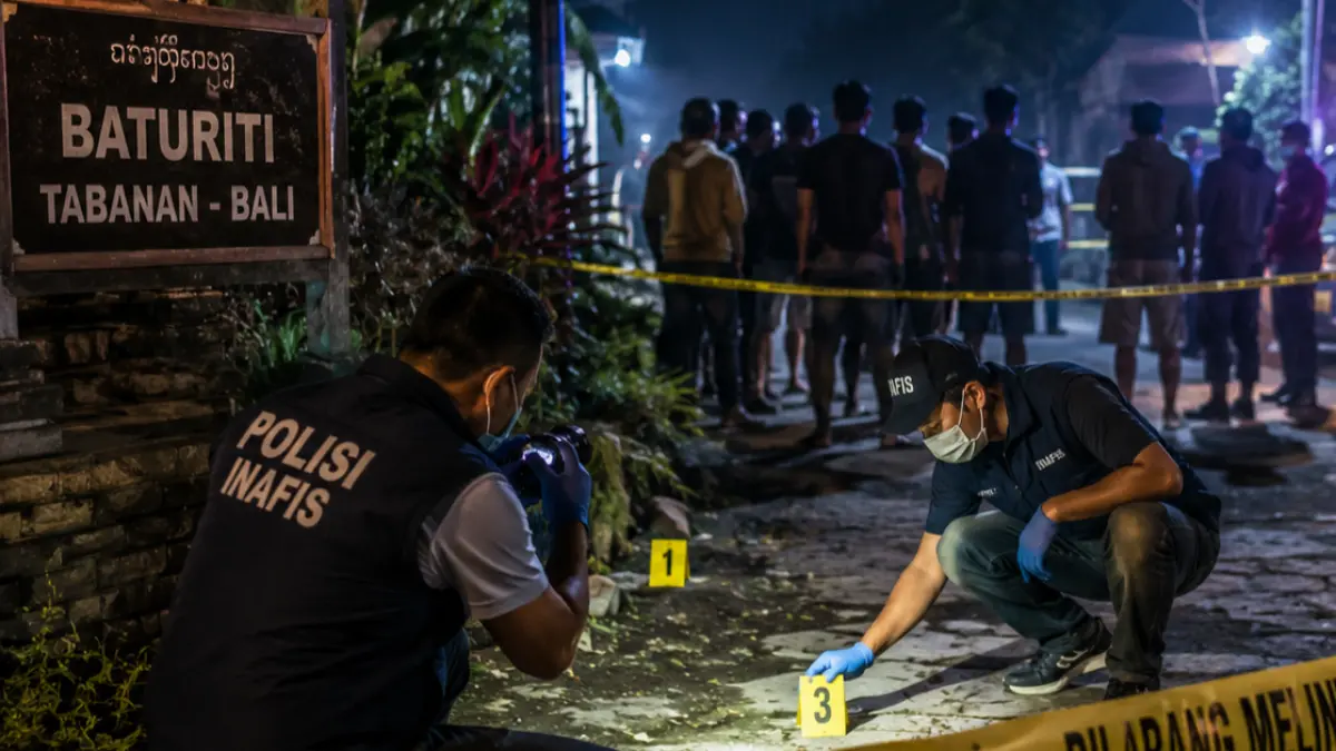 Ilustrasi, polisi olah TKP kasus pengeroyokan sadis terduga pelaku maling ayam di Baturiti Tabanan. (Ai)