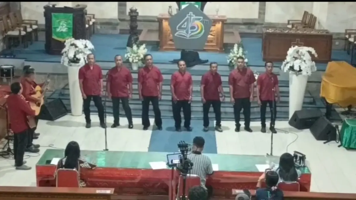 Vokal Grup Persekutuan Kaum Bapak (PKB) Bajem Tabanan meraih juara 1 keempatnya berturut-turut. (Istimewa)