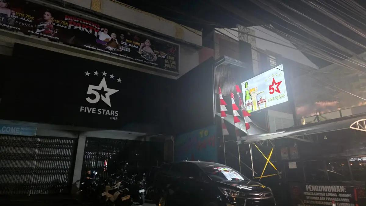 Situasi setelah tim gabungan Direktorat Tindak Pidana Narkoba Bareskrim Polri menggerebek tempat hiburan malam Five Star di Denpasar Barat.(Foto Andre Sulla)