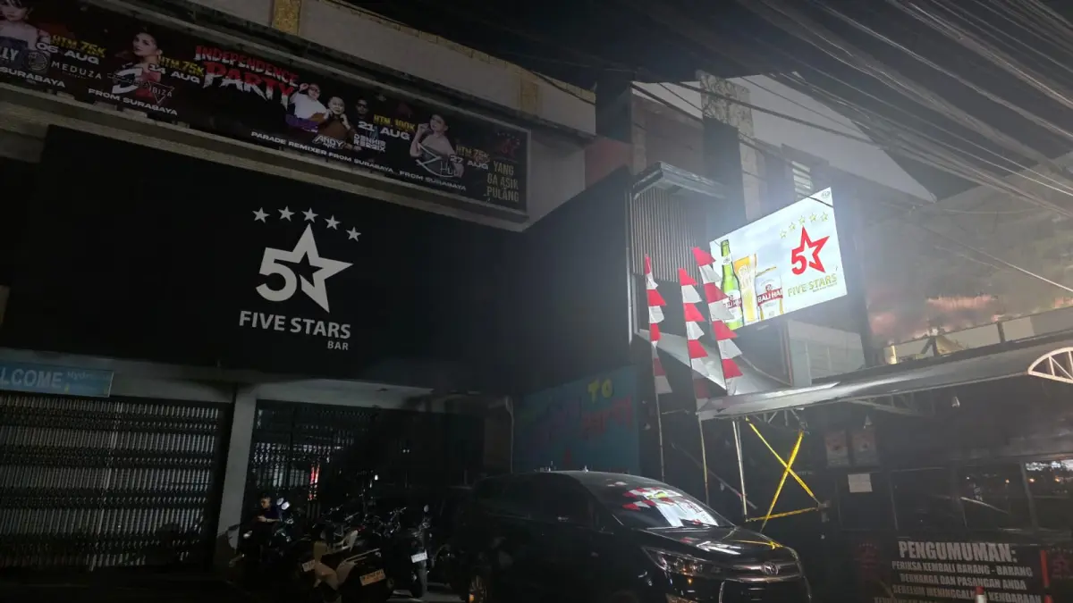 Situasi setelah Tim gabungan Direktorat Tindak Pidana Narkoba Bareskrim Polri menggerebek tempat hiburan malam (THM) Five Star di Denpasar Barat.( Foto Andre Sulla)