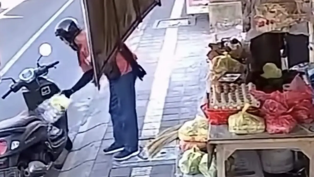 Seorang pria diduga mencuri enam karung beras dari toko kelontong milik Ni Made Kardi di Jalan Noja, Banjar Abiannangka Kaja, Kesiman Petilan, Denpasar Timur.(Istimewa)