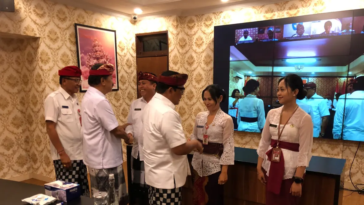 Suasana pelantikan dan pengambilan sumpah jabatan Aparatur Sipil Negara di lingkungan Pemkab Tabanan, yang dipimpin langsung oleh Bupati Tabanan I Komang Gede Sanjaya.(Foto Juliadi)

&nbsp;