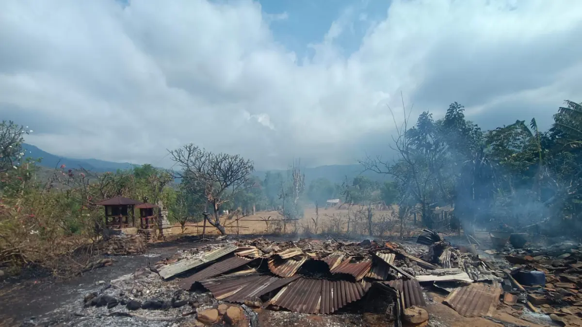 Kondisi rumah milik I Kadek Sudarma, warga Desa Patas, Kecamatan Gerokgak, Kabupaten Buleleng, yang hangus tak tersisa dilalap api.(Foto Polres Buleleng)