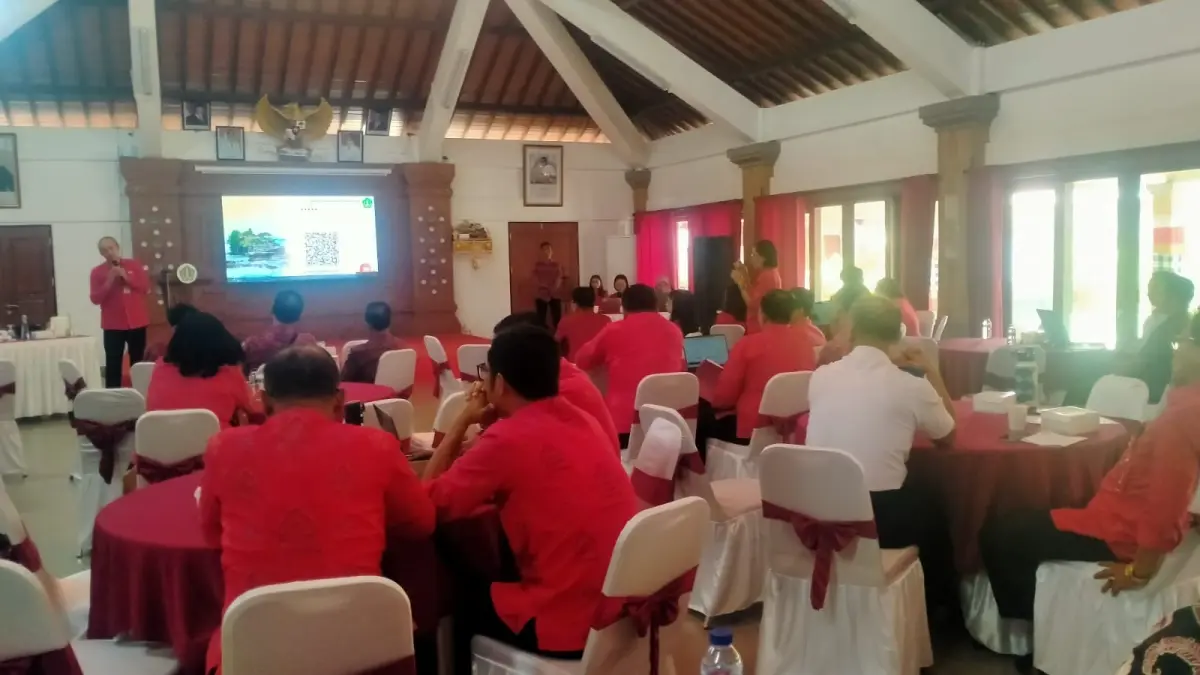 Suasana konsultasi publik penyusunan RDTR Kecamatan Kerambitan yang digelar Dinas PUPR Tabanan, dihadiri seluruh perbekel/kepala desa se-Kecamatan Kerambitan.(Foto Juliadi)
