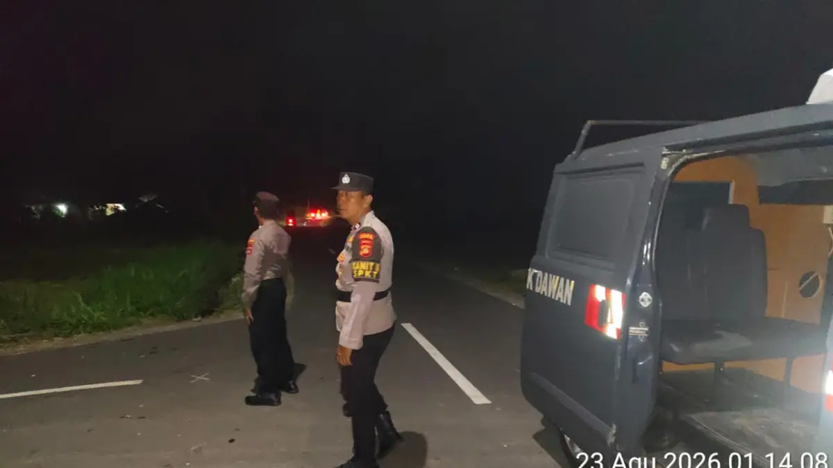 Personel kepolisian membubarkan aksi balap liar di Jalan Bypass Ida Bagus Mantra, Kecamatan Dawan, Klungkung, Minggu (23/8) dini hari, menyusul aduan masyarakat lewat layanan 110.(Foto Humas Polres Klungkung)