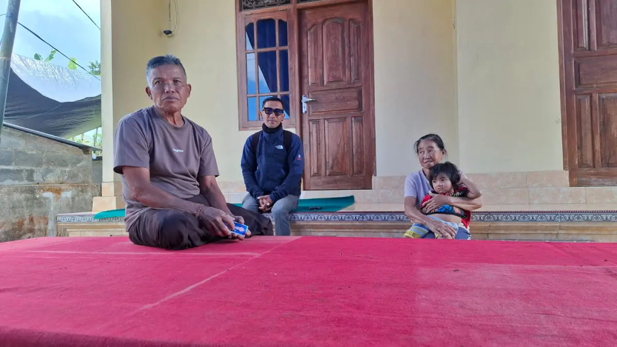 Situasi rumah duka keluarga Putu Ayu Meita Widyastuti dan potret sang korban.(FOTO&nbsp;DEWA AYU PITRI ARISANTI)

&nbsp;
