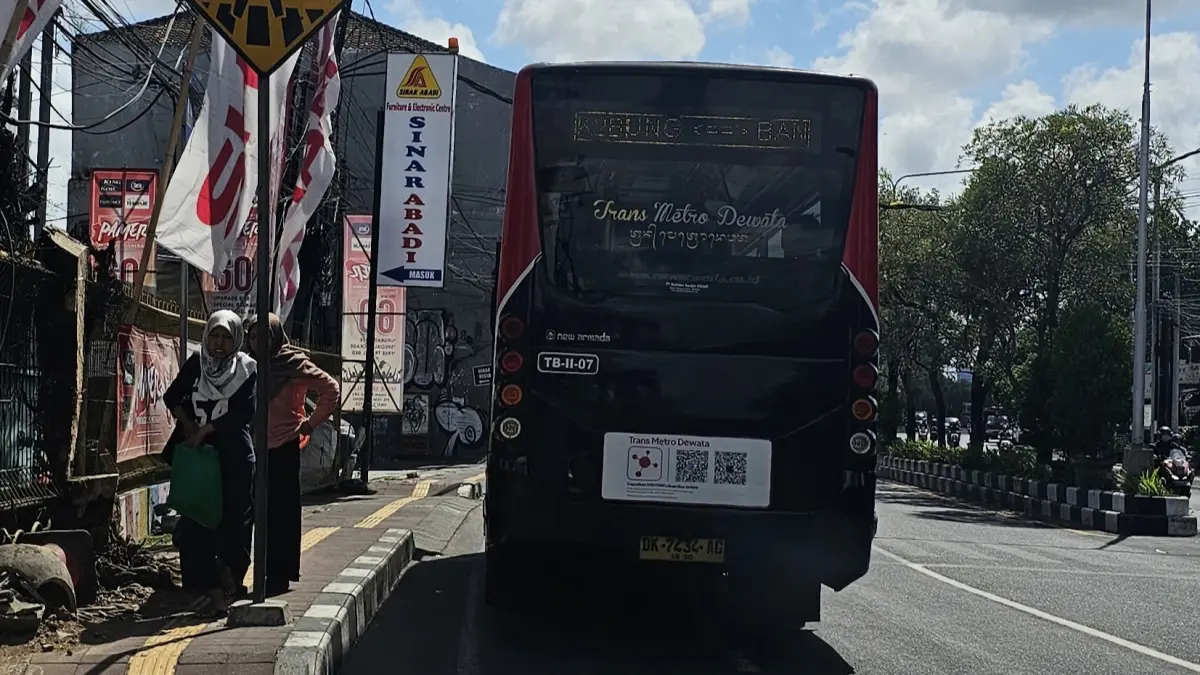 Bus Trans Metro Dewata yang saat ini beroperasi dinilai masih minim sarana dan prasarana. Hadirnya 11 bus listrik hibah Korea Selatan diharapkan memperkuat layanan transportasi umum Bali.(Foto Ni Kadek Novi Febriani)