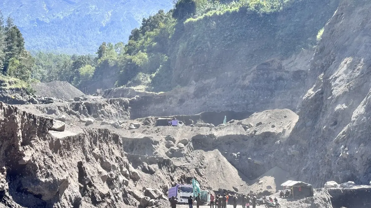 Kondisi objek galian C di Desa Sebudi, Kecamatan Selat, saat petugas Satpol PP melakukan pengecekan, Senin (1/9) lalu.(Foto Zulfika Rahman)