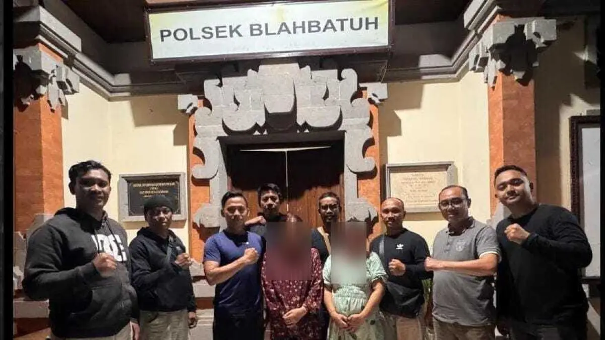 Dua ibu-ibu dibekuk petugas Reskrim Polsek Blahbatuh karena diduga mencuri rokok.(Foto Polsek Blahbatuh)
