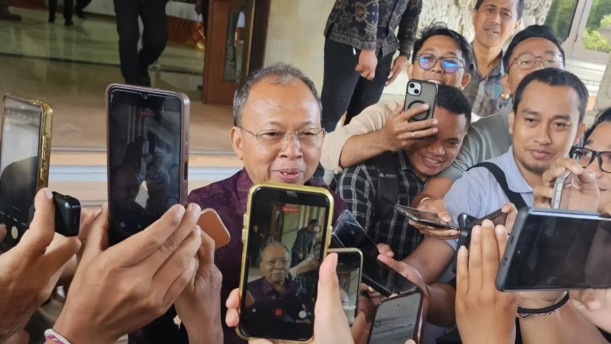 Bali&nbsp;Gubernur Bali Wayan Koster ditemui di Kantor DPRD Bali, Senin (7/9). Ia buka suara terkait video viral.(Foto Ni Kadek Novi Febriani)

&nbsp;
