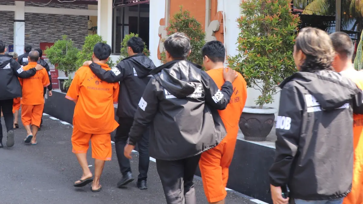 Pelaku saat dibawa petugas ke sel tahanan Mapolres Karangasem.(Foto Zulfika Rahman) &nbsp;

&nbsp;