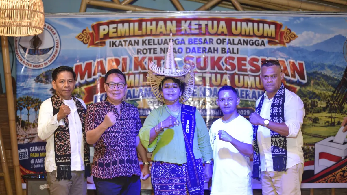 Ketua terpilih Marselina Rafael foto bersama pengurus Ofalangga.(Istimewa)