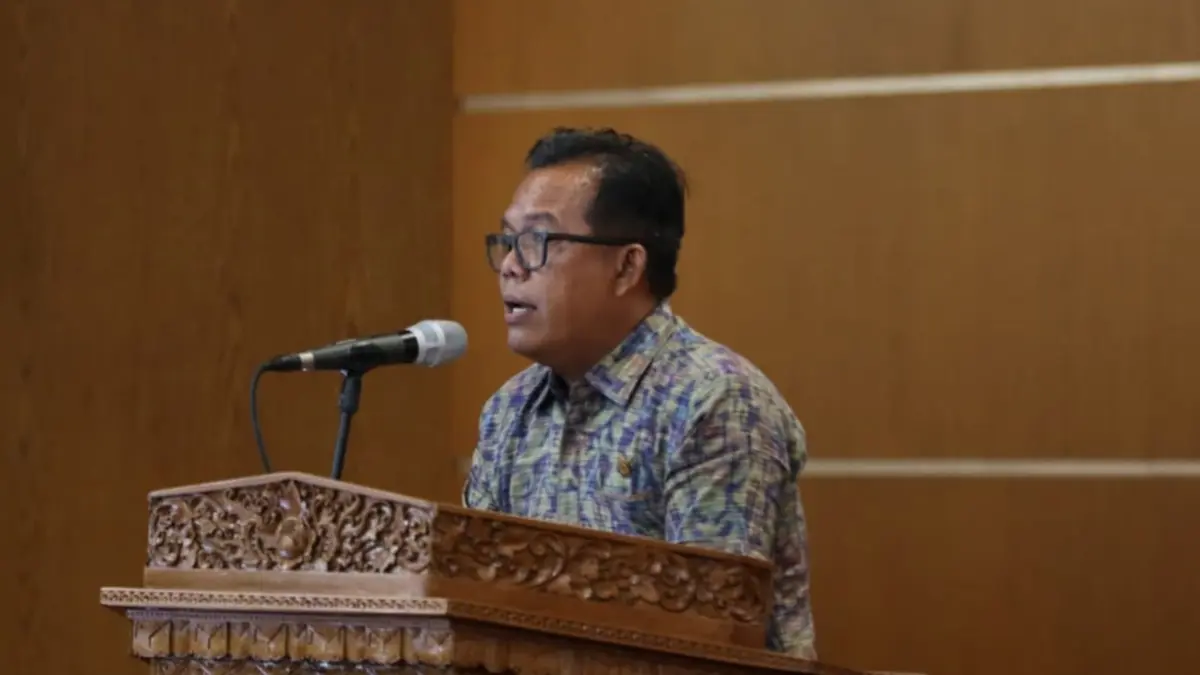 Ketua Fraksi Gerindra dan PSI, Gede Harja Astawa, menyampaikan pandangan umum dalam Rapat Paripurna DPRD Bali.(Istimewa)
