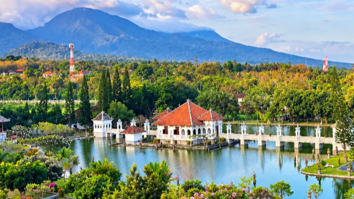 Suasana Taman Soekasada Ujung, salah satu destinasi bersejarah andalan Karangasem yang kian diminati wisatawan.(Foto Zulfika Rahman)