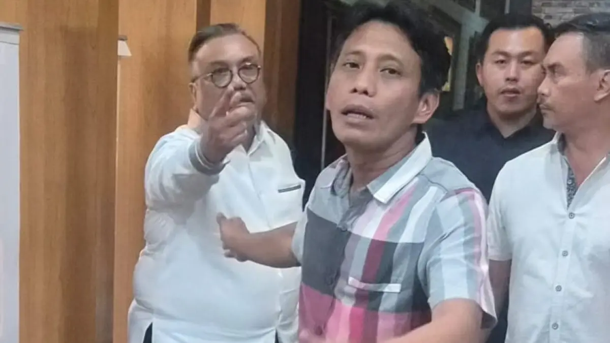 Advokat yang juga terpidana Togar Situmorang dieksekusi untuk menjalani hukuman tiga tahun penjara pada Kamis, 24 September 2026.(Foto Andre Sulla)