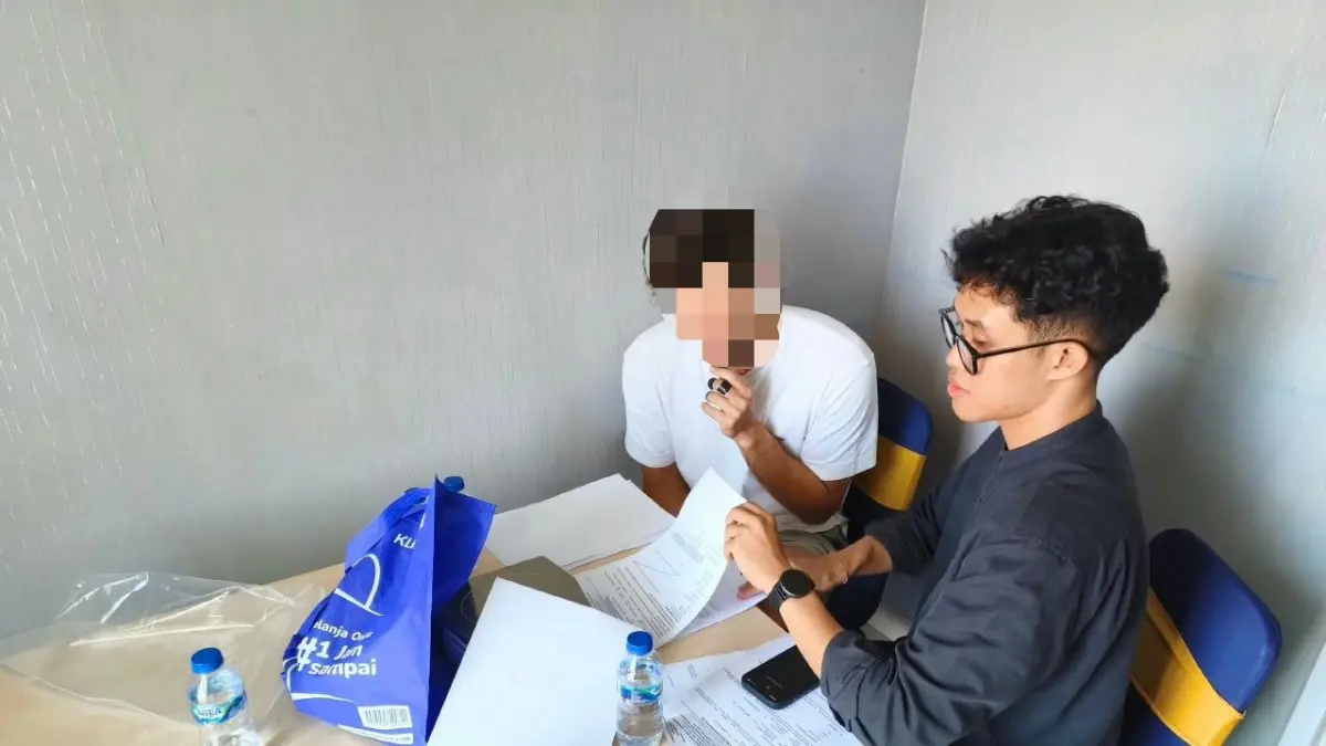 Petugas Imigrasi Ngurah Rai menggagalkan keberangkatan WNA berinisial JFD yang kedapatan membawa kokain seberat 0,2 gram tersembunyi di dalam paspor saat hendak terbang ke Kuala Lumpur, Kamis (24/9) kemarin.(Istimewa)