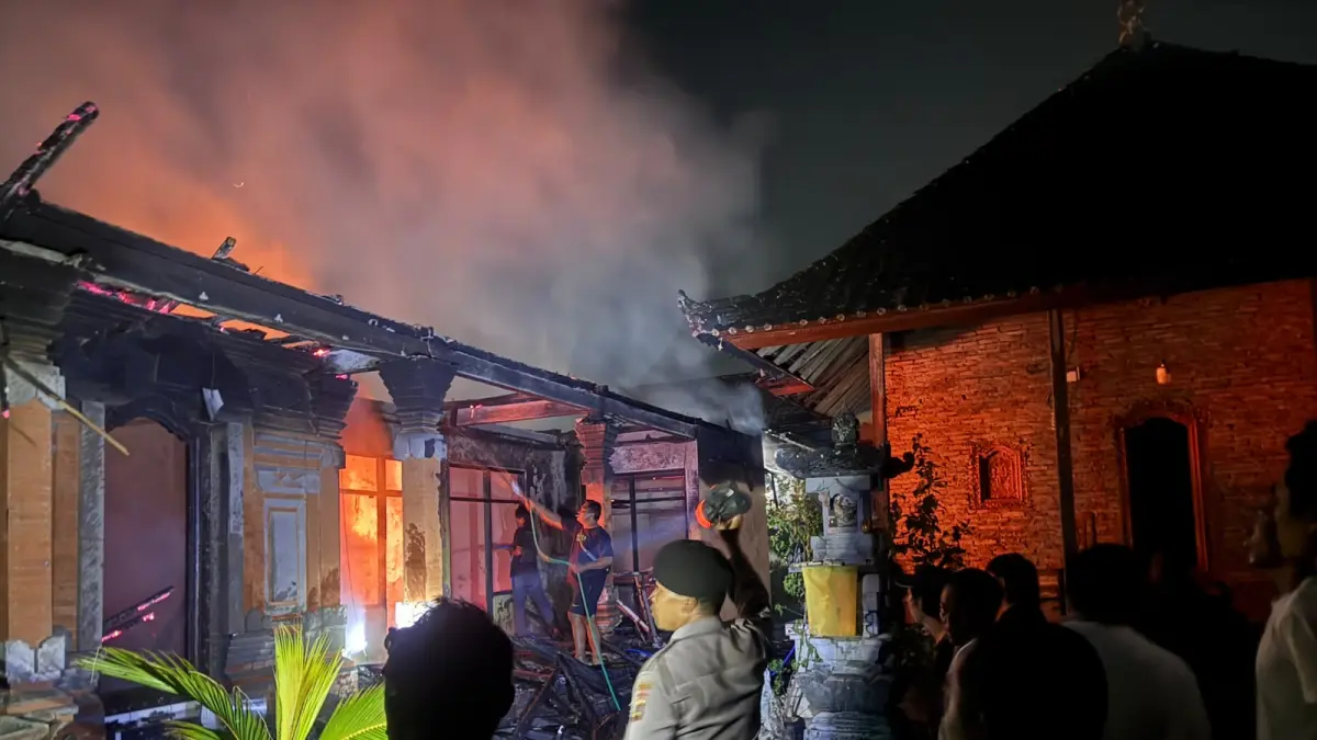 Rumah milik I Made Sudarma, 56, di Banjar Metra Tengah, Desa Yangapi, Kecamatan Tembuku, Bangli, ludes terbakar. (Istimewa)
