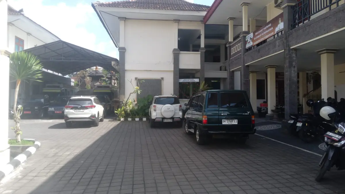 Kantor Diskes Tabanan di Jalan Gunung Agung, pasca-penggeledahan yang dilakukan Kejari Tabanan, Selasa (11/8/2026). (Juliadi)