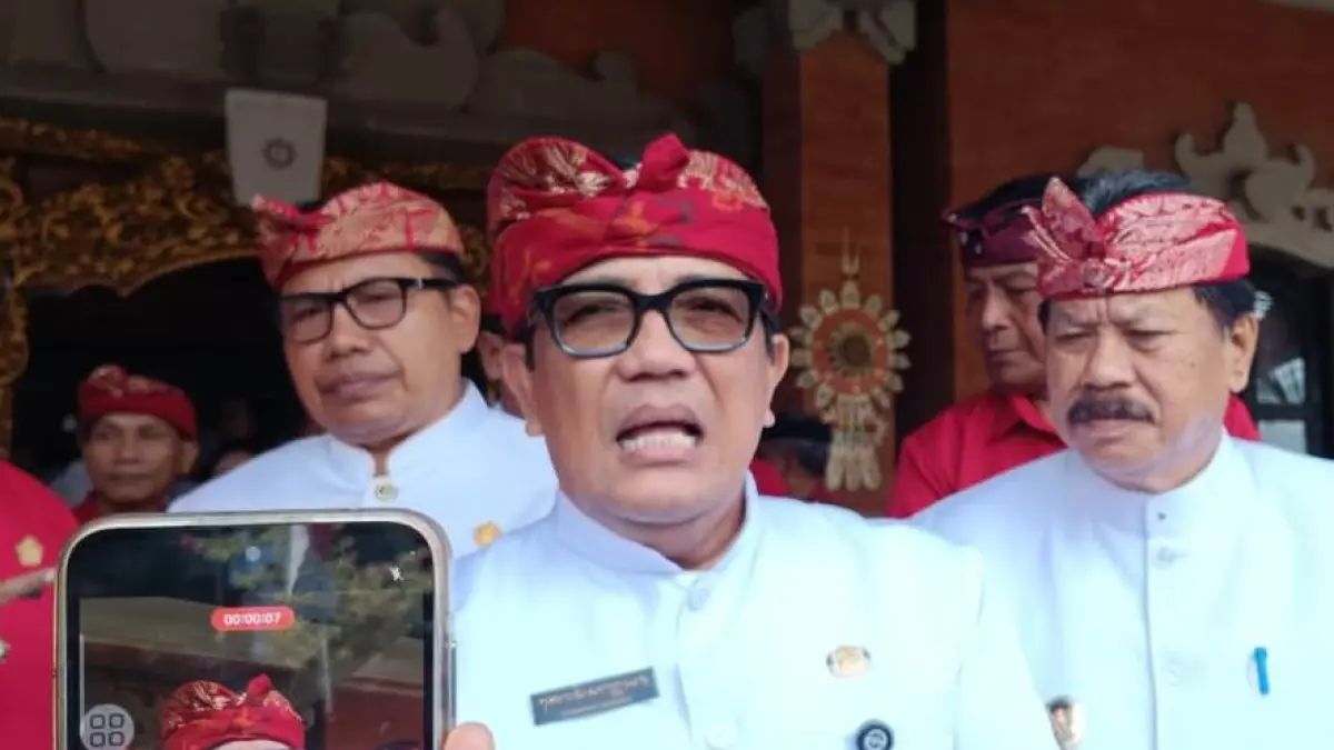 Bupati Tabanan, I Komang Gede Sanjaya Jumat (14/8/2026) mengaku kaget atas penggeledahan Kejari Tabanan ke kantor Diskes Tabanan dalam kasus korupsi. (Juliadi)