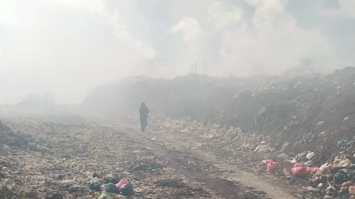 TPA Mandung, Tabanan kembali terbakar. Diduga karena gas metan. (Juliadi) 