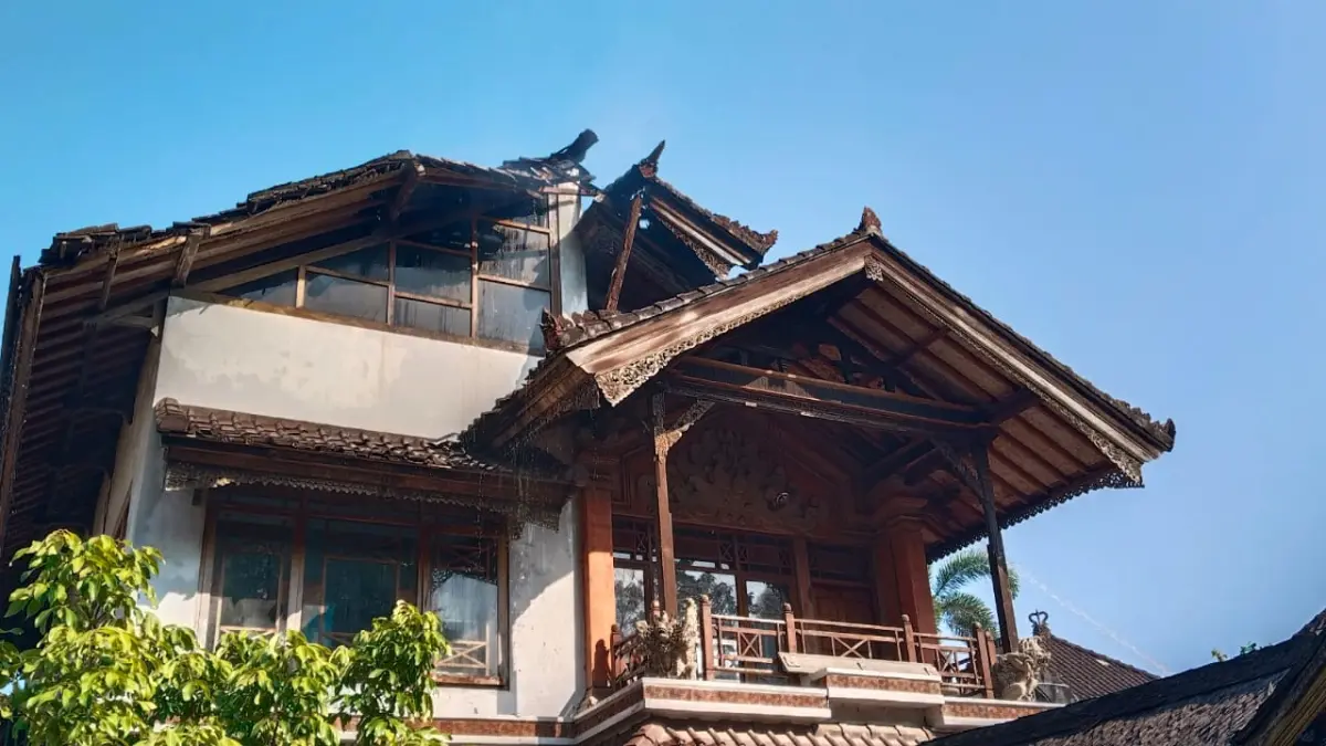 Rumah terbakar di Abang, Karangasem, Jumat (2/10/2026). (IST)