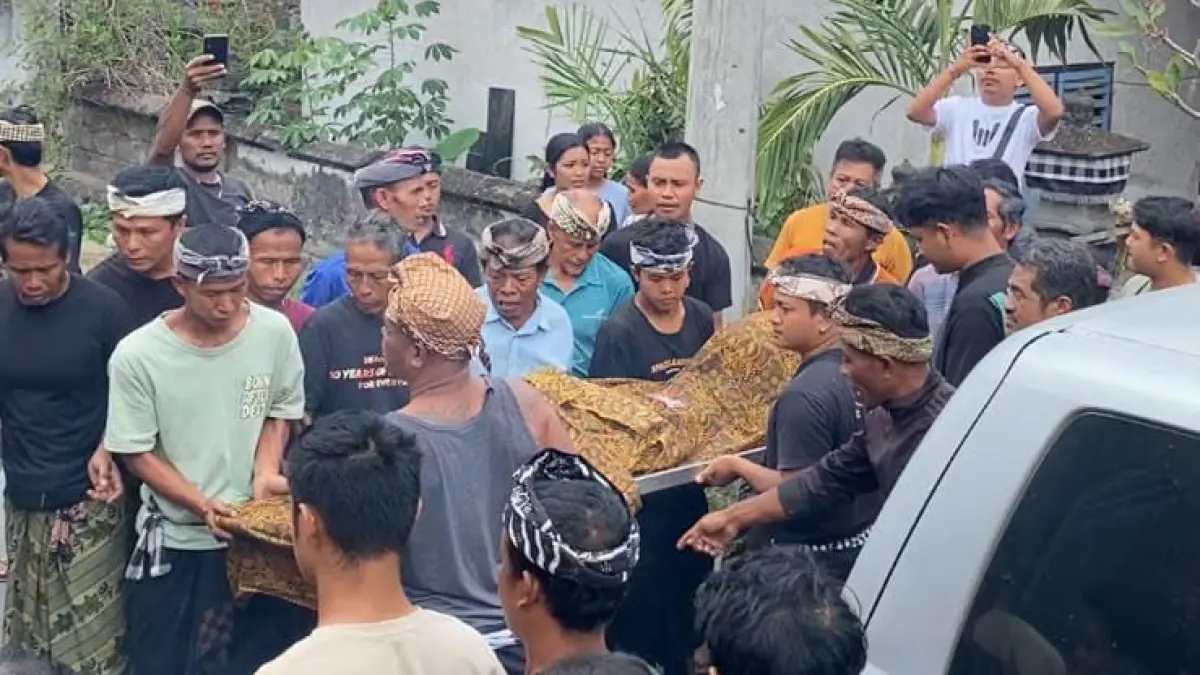 Jenazah I Gede Selamet tiba di rumah duka, Jumat (2/10/2026). (Zulfika Rahman)