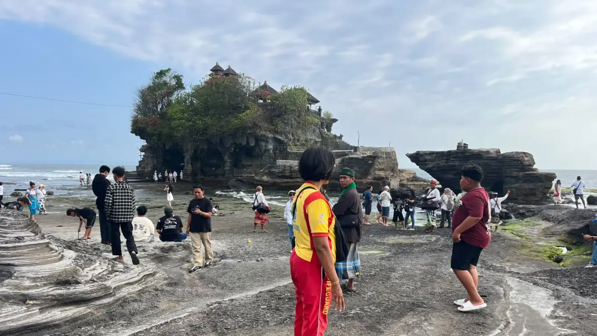 DTW Tanah Lot jadi salah satu obyek wisata andalan Tabanan. (Juliadi)