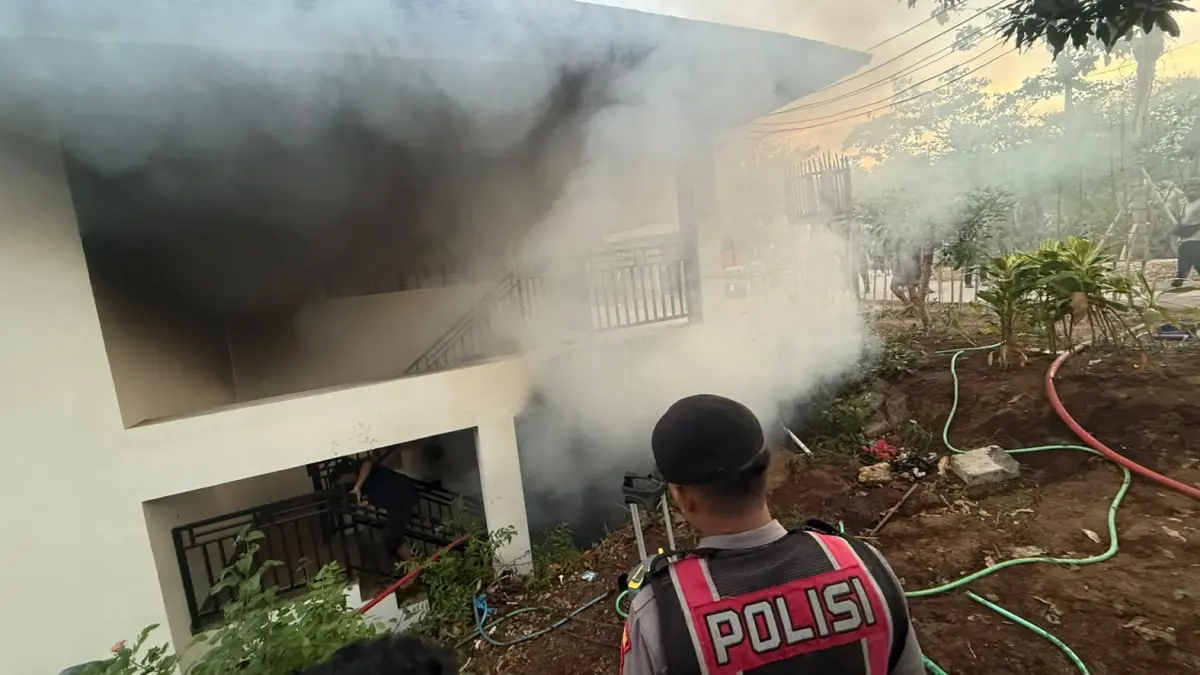 Vila Emana Aruna di Nusa Penida terbakar. (IST)