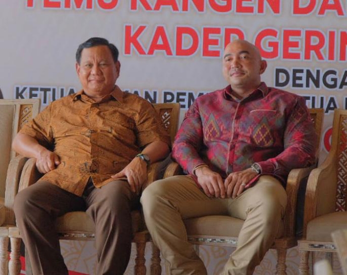 KAWAL: Ketua DPD Partai Gerindra Provinsi Bali, Made Muliawan Arya atau De Gadjah bersama Prabowo Subianto. (Radar Bali Photo)
