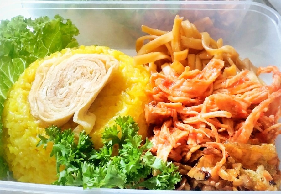 Salah satu produksi nasi kuning untuk buka usaha kecil