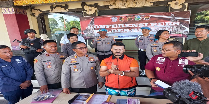 WNA Kanada, Mohamed Reda Delaa,30, berhasil diamankan Polres Badung usai viral karena mengamuk dengan membawa senjata tajam.