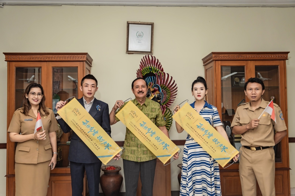 AUDIENSI: Dari kiri, CEO Jia Yi International Liu Ying Jie, Chairman Mao Yun-Yun, Kadispar Bali Tjokorda Bagus Pemayun di Kantor Dispar Bali, Senin (12/6/2023). (Ni Kadek Novi Febriani/Radar Bali)