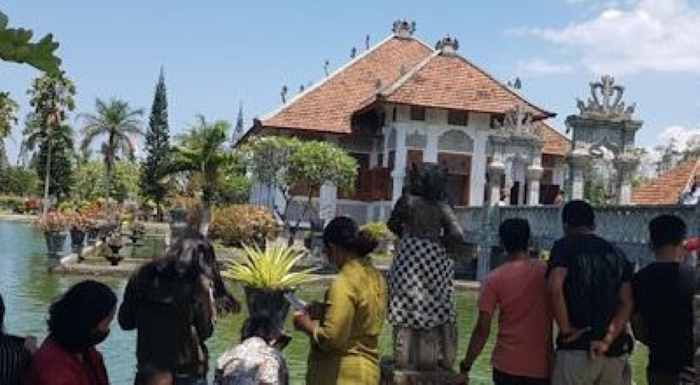 SALAH SATU WISATA ANDALAN : Taman Ujung di Karangasem.