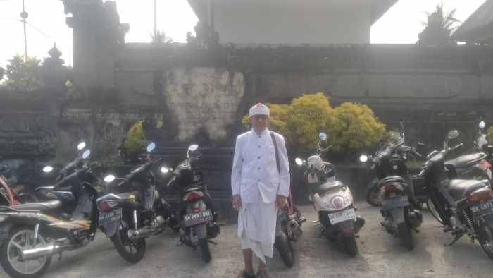 PAKAI KAMERA PEMANTAU : Suasana Pura Dalem Desa Adat Bongan Puseh, Desa Bongan Tabanan yang kemalingan kotak sesari.  (juliadi)