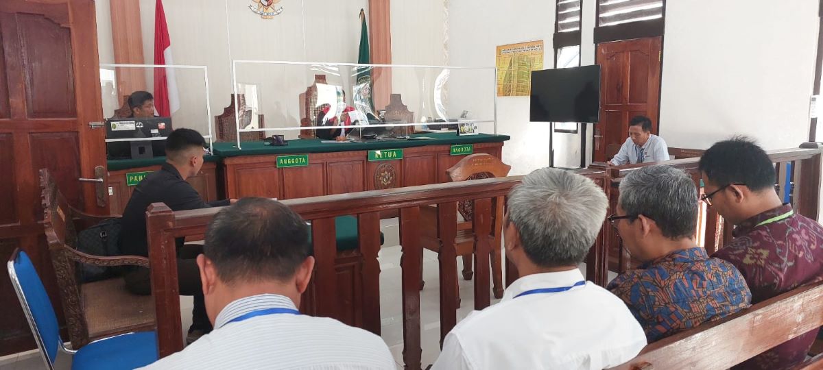 REPLIK: Pengacara Norman Al Farrizsy mewakili Gusti Made Kadiana dalam sidang Praperadilan, di Ruangan Sidang Tirta, Pengadilan Negeri Denpasar, Selasa, (20/6).