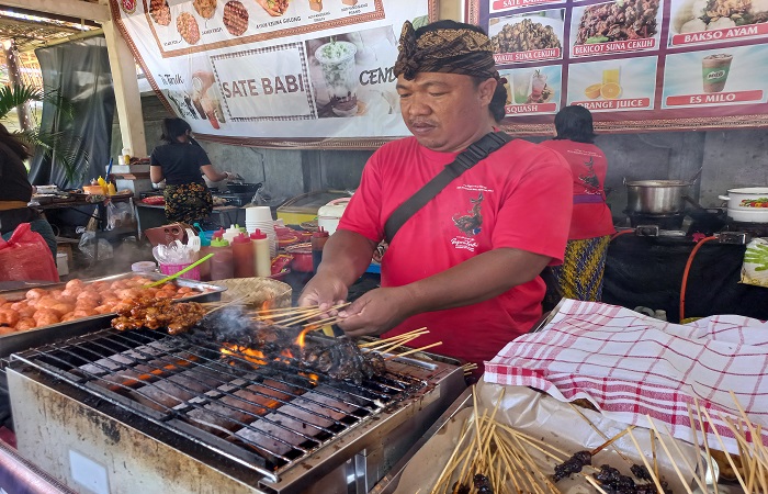 Mang Kakul sajikan menu sate kakul dan sate bekicot di gelaran PKB XLV/2023.