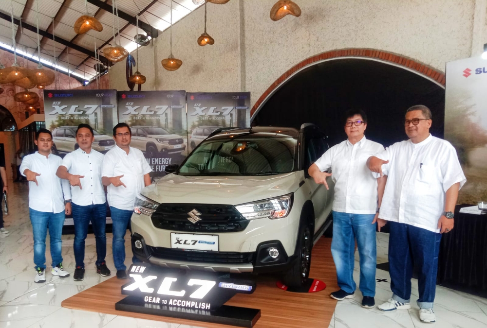 NEW ENERGY TO MOVE FURTHER: PT Sejahtera Indobali Trada resmi meluncurkan produk terbaru New XL7 Hybrid di Bali, Selasa (27/6/2023). (Suzuki untuk Radar Bali)