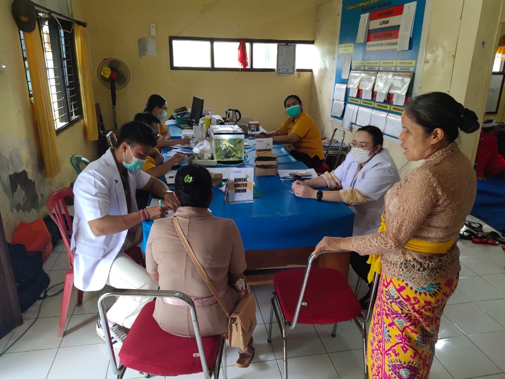 CSR: Kegiatan bakti sosial yang dilaksanakan di desa adat Serangan ini meliputi mini medical check up. (RS BaliMed Denpasar)