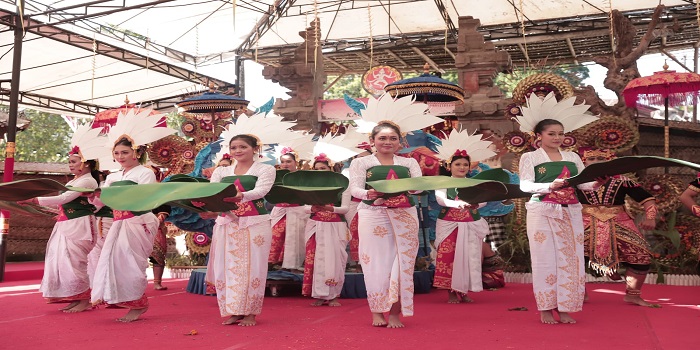 Sekolah Tinggi Agama Hindu Negeri (STAHN) Mpu Kuturan menampilkan pementasan berjudul Kapu Kapu pada Pesta Kesenian Bali 2023. Pementasan itu merupakan hasil kolaborasi antara wayang kulit, drama tari
