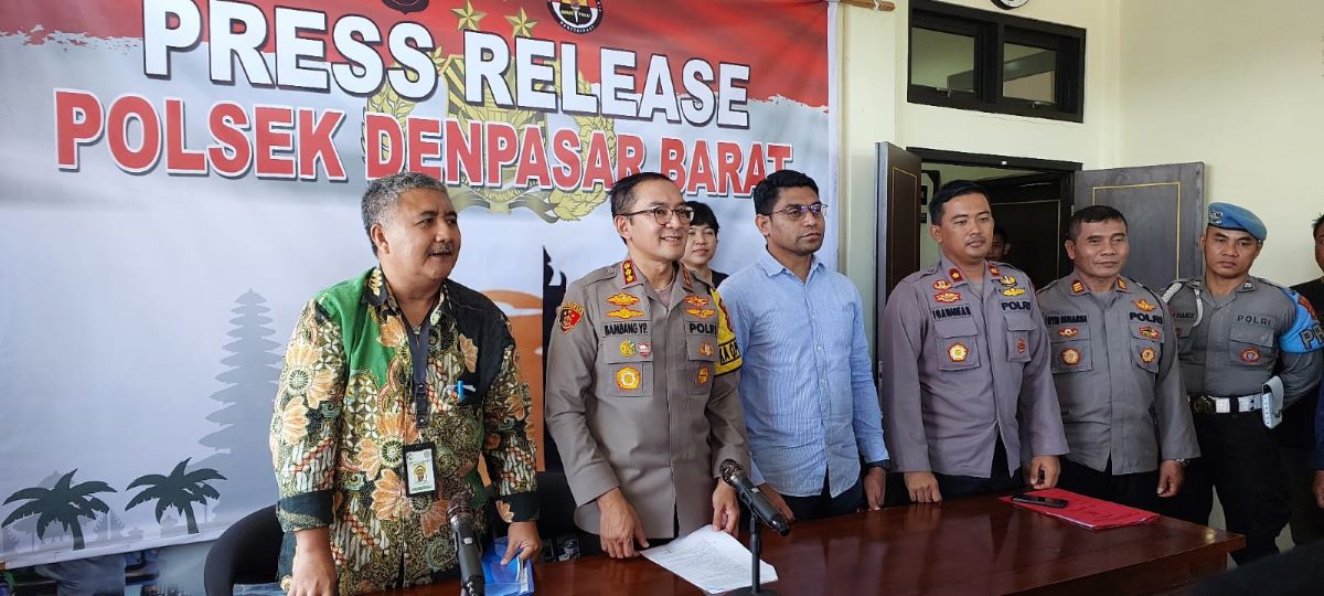 STOP PERKARA: Kapolresta Denpasar Kombespol Bambang Yugo Pamungkas didampingi Kasat Reskrim Kompol Losa Lusiano Araujo, dan Dokter Forensik RSUP Prof Ngoerah Dr. IB Putu Alit, di Mapolsek Denbar