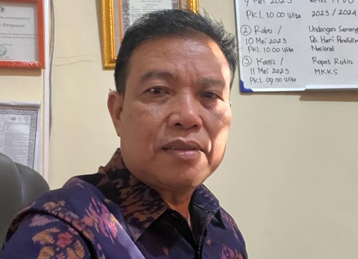 Kepala sekolah SMAN 1 Denpasar M.Rida, S.Pd., M.Pd