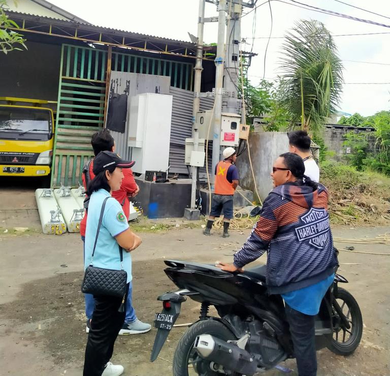 CEK LAPANGAN: Jajaran Bareskrim Mabes Polri kembali turun untuk memastikan tower-tower yang tidak memiliki izin di Badung benar-benar dibuka pada Jumat 14 Juli 2023 ini. (Diskominfo Badung)